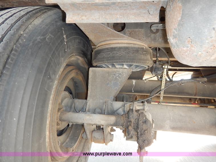 image for item I5354 2000 Wabash dry van trailer