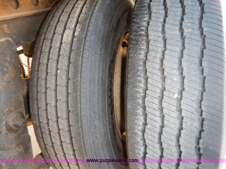 image for item I5354 2000 Wabash dry van trailer