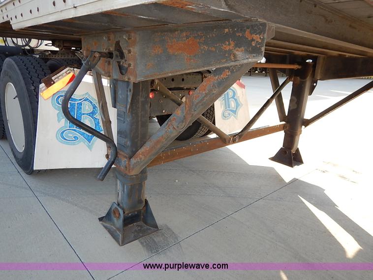 image for item I5354 2000 Wabash dry van trailer