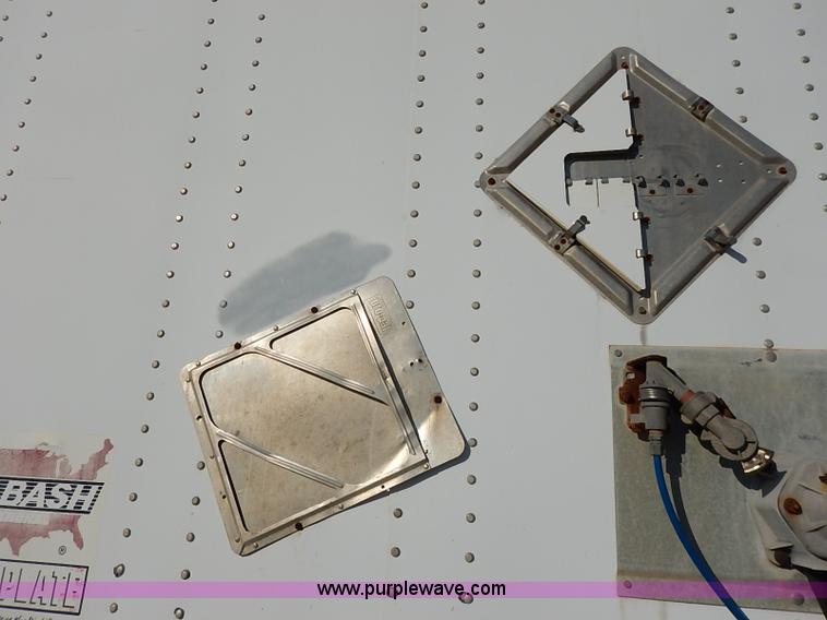 image for item I5354 2000 Wabash dry van trailer