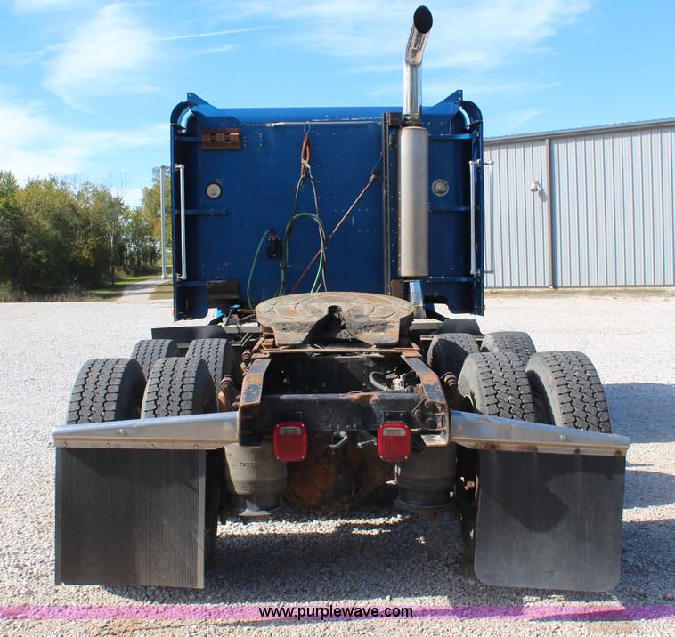 image for item I5894 1995 Freightliner FLD120 semi truck