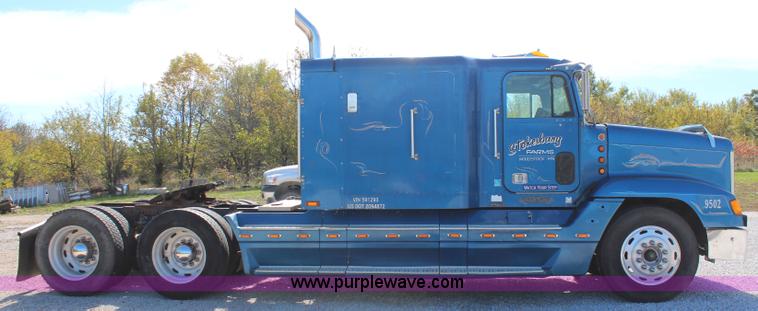 image for item I5894 1995 Freightliner FLD120 semi truck