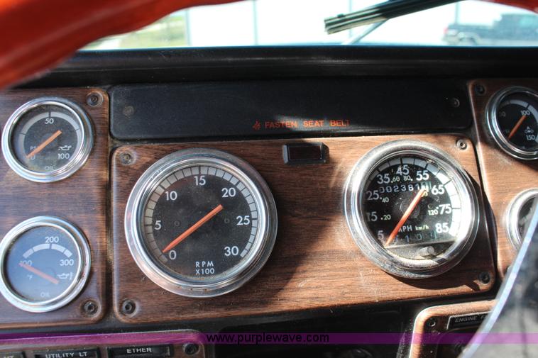 image for item I5894 1995 Freightliner FLD120 semi truck