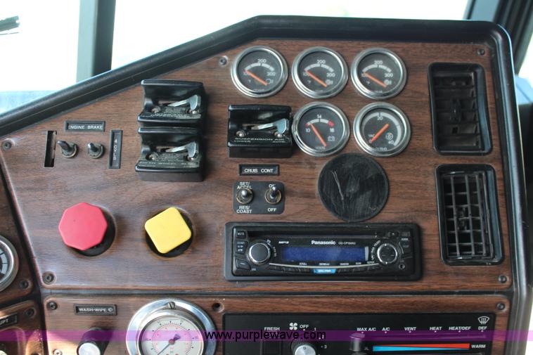 image for item I5894 1995 Freightliner FLD120 semi truck