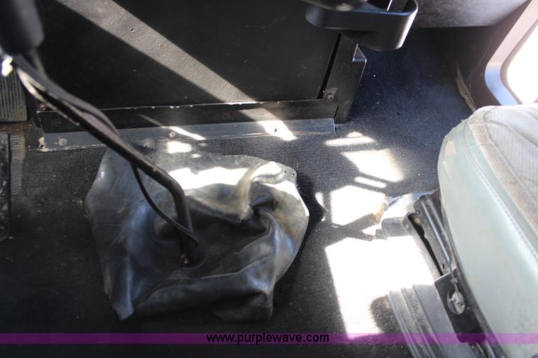 image for item I5894 1995 Freightliner FLD120 semi truck