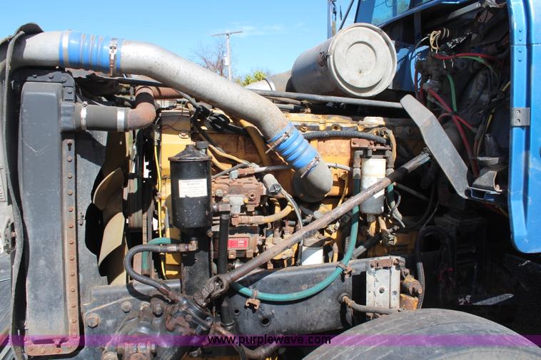 image for item I5894 1995 Freightliner FLD120 semi truck