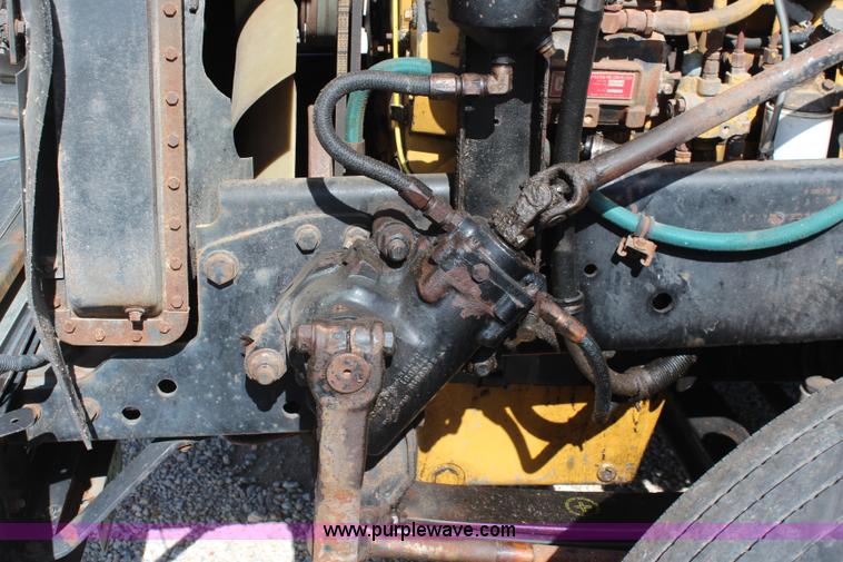 image for item I5894 1995 Freightliner FLD120 semi truck