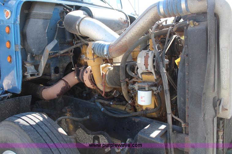 image for item I5894 1995 Freightliner FLD120 semi truck