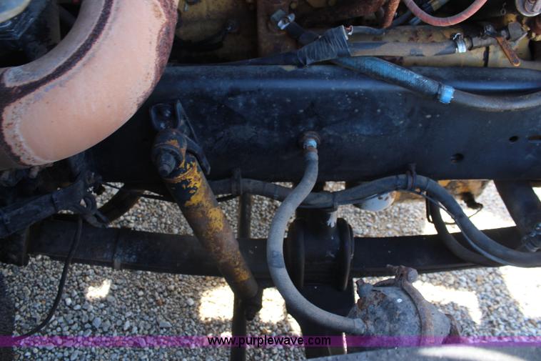 image for item I5894 1995 Freightliner FLD120 semi truck