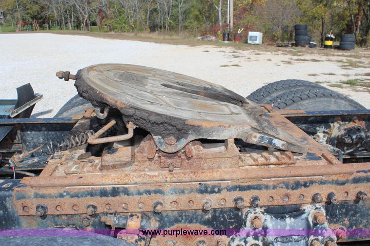 image for item I5894 1995 Freightliner FLD120 semi truck