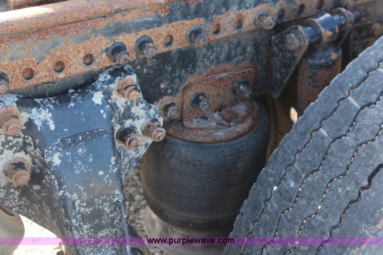 image for item I5894 1995 Freightliner FLD120 semi truck