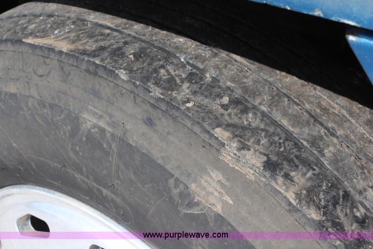 image for item I5894 1995 Freightliner FLD120 semi truck