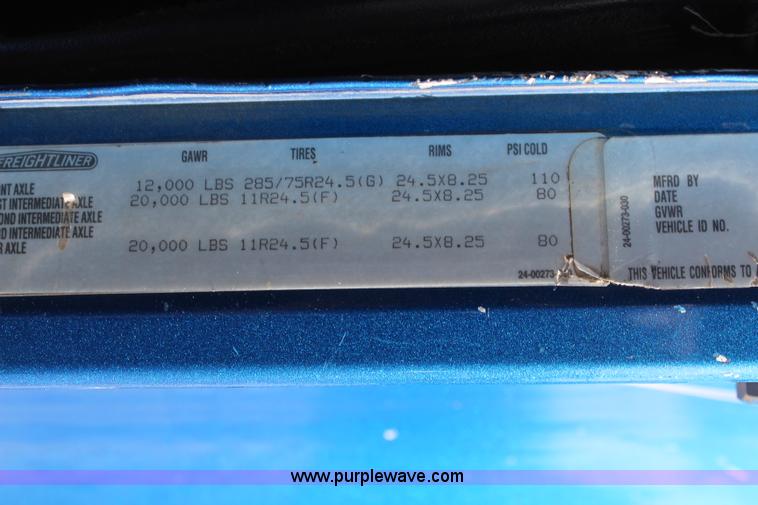 image for item I5894 1995 Freightliner FLD120 semi truck