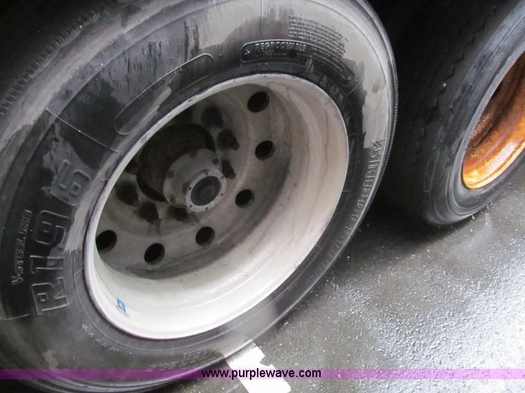 image for item I8719 1997 Great Dane 7811TZ-1A48 reefer trailer