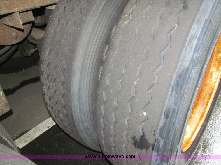 image for item I8719 1997 Great Dane 7811TZ-1A48 reefer trailer