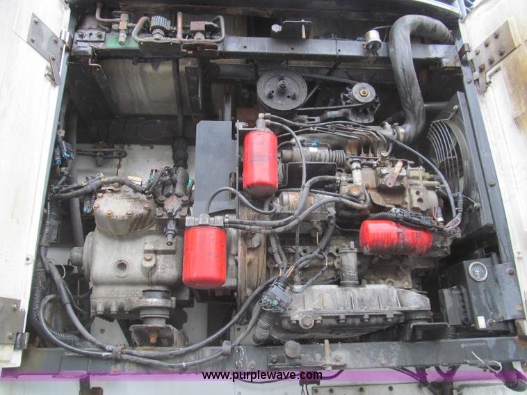 image for item I8720 1997 Utility VS2R reefer trailer