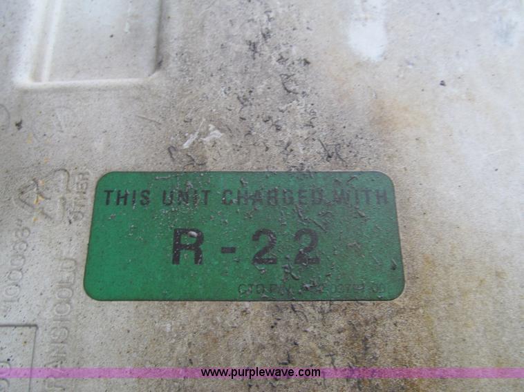 image for item I8720 1997 Utility VS2R reefer trailer