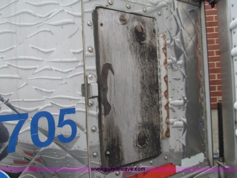 image for item I8720 1997 Utility VS2R reefer trailer