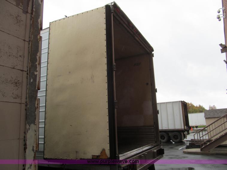 image for item I8720 1997 Utility VS2R reefer trailer