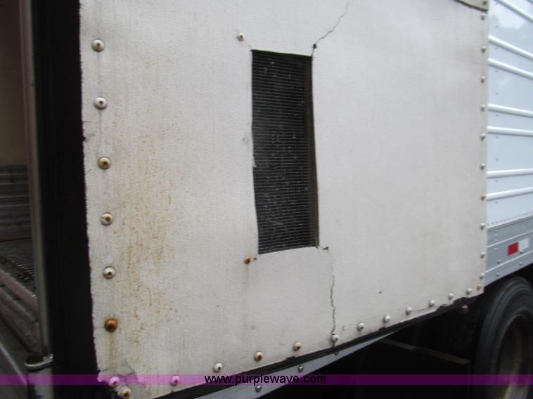 image for item I8720 1997 Utility VS2R reefer trailer