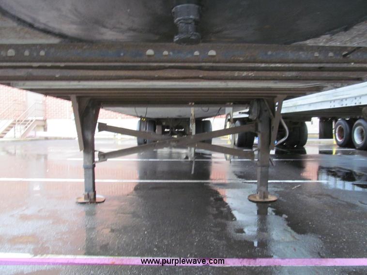 image for item I8720 1997 Utility VS2R reefer trailer