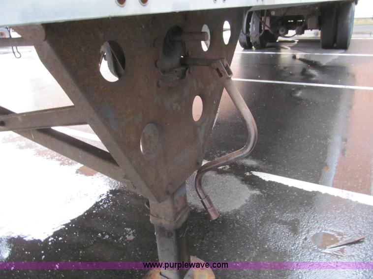 image for item I8720 1997 Utility VS2R reefer trailer