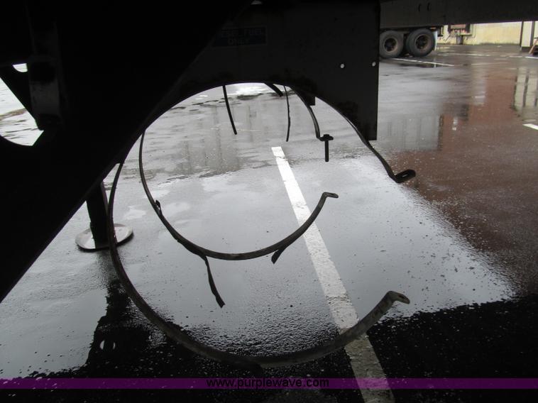 image for item I8720 1997 Utility VS2R reefer trailer