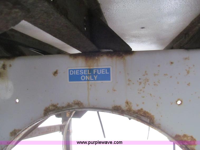 image for item I8720 1997 Utility VS2R reefer trailer