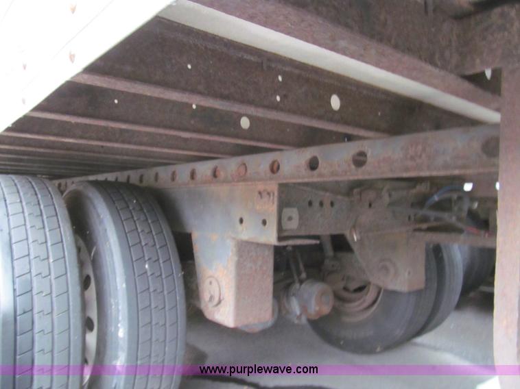 image for item I8720 1997 Utility VS2R reefer trailer