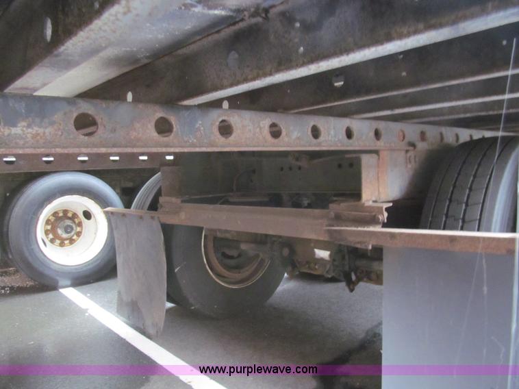 image for item I8720 1997 Utility VS2R reefer trailer