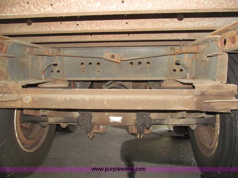 image for item I8720 1997 Utility VS2R reefer trailer