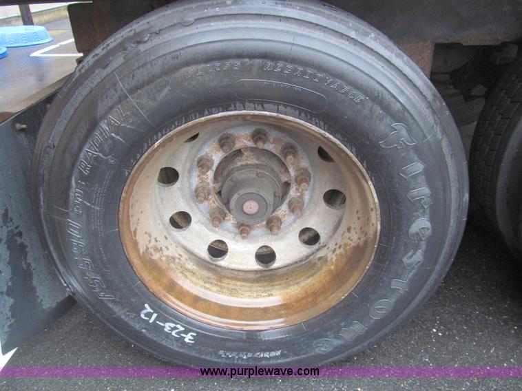 image for item I8720 1997 Utility VS2R reefer trailer