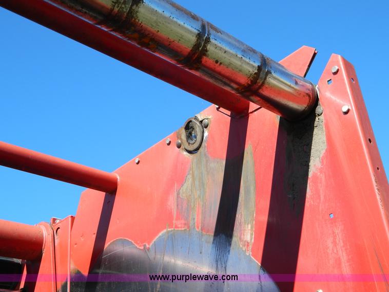 image for item AQ9439 2004 New Holland BR780 round baler