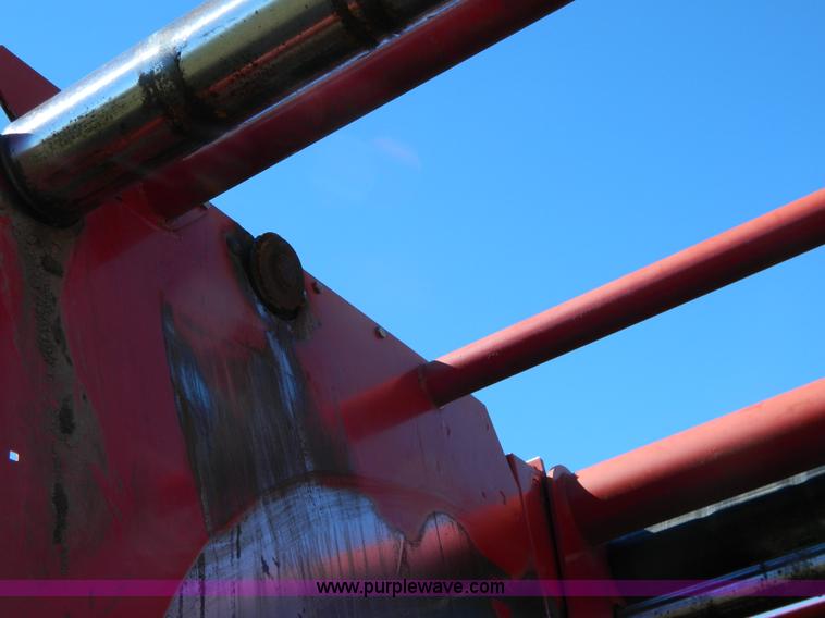 image for item AQ9439 2004 New Holland BR780 round baler