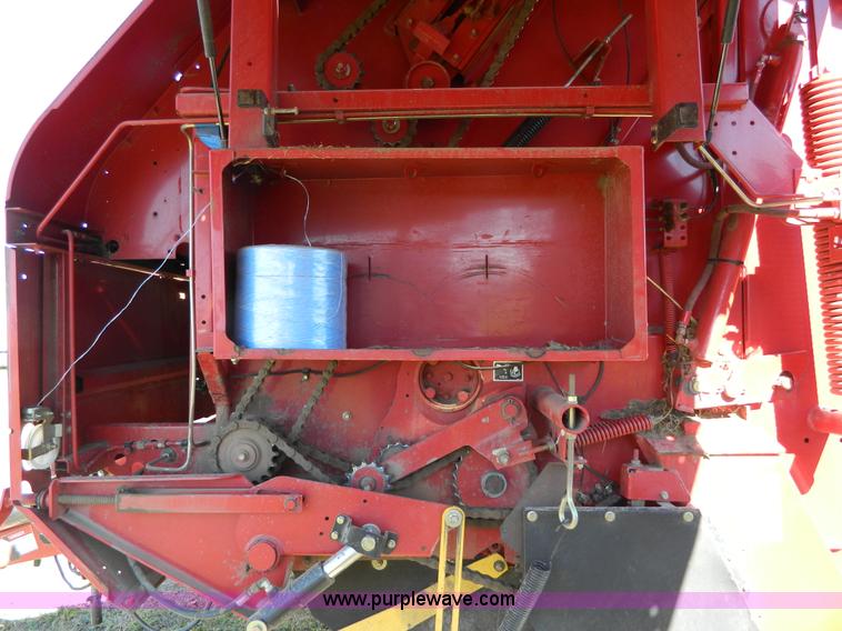 image for item AQ9439 2004 New Holland BR780 round baler