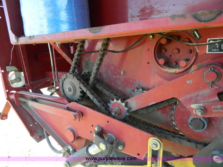 image for item AQ9439 2004 New Holland BR780 round baler