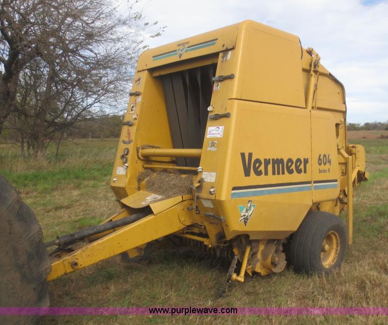 image for item D2196 1997 Vermeer 604K round baler