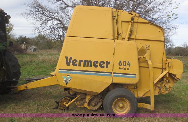 image for item D2196 1997 Vermeer 604K round baler