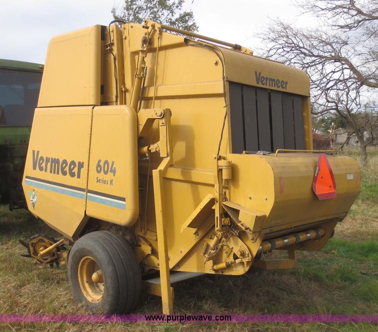 image for item D2196 1997 Vermeer 604K round baler