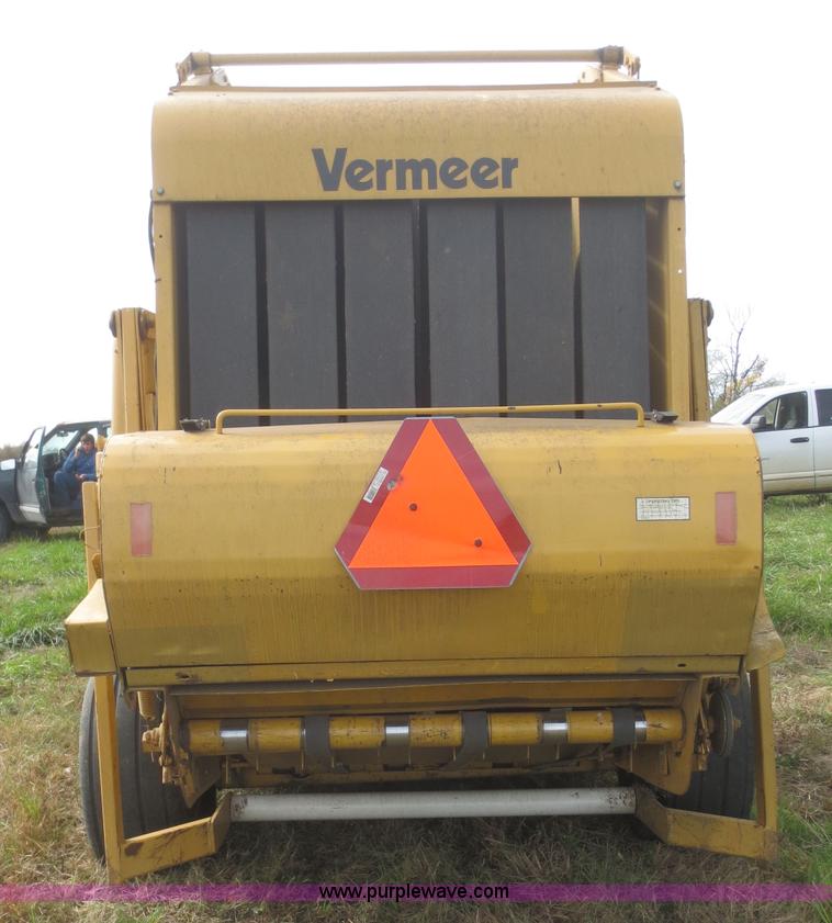 image for item D2196 1997 Vermeer 604K round baler
