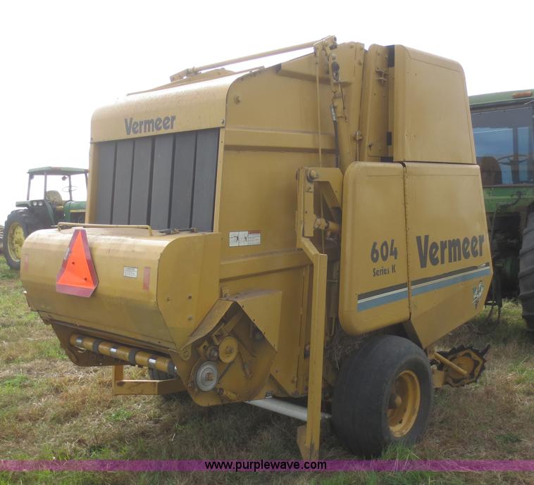 image for item D2196 1997 Vermeer 604K round baler
