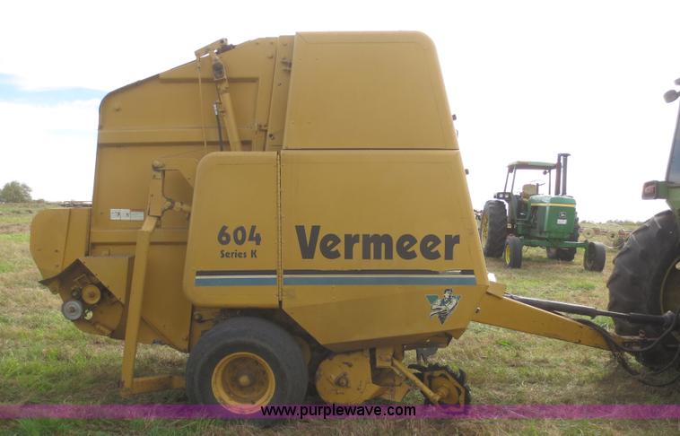 image for item D2196 1997 Vermeer 604K round baler