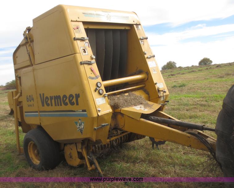 image for item D2196 1997 Vermeer 604K round baler