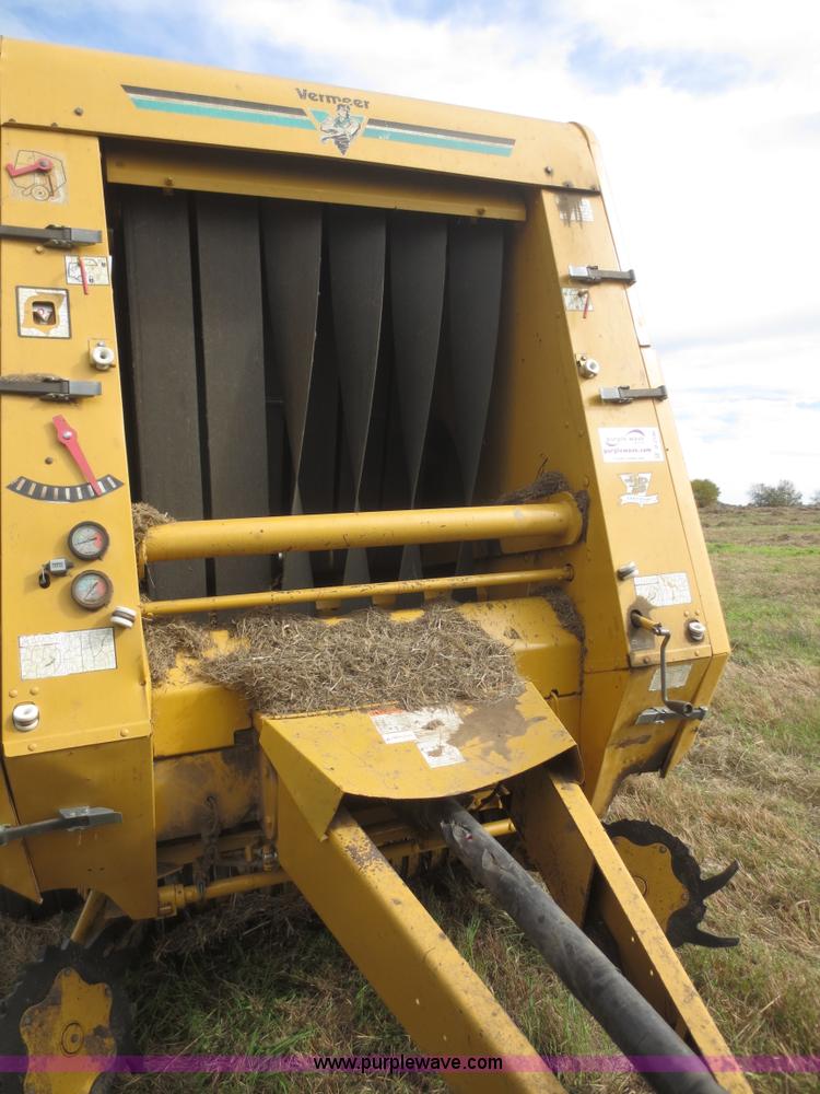 image for item D2196 1997 Vermeer 604K round baler