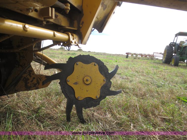 image for item D2196 1997 Vermeer 604K round baler