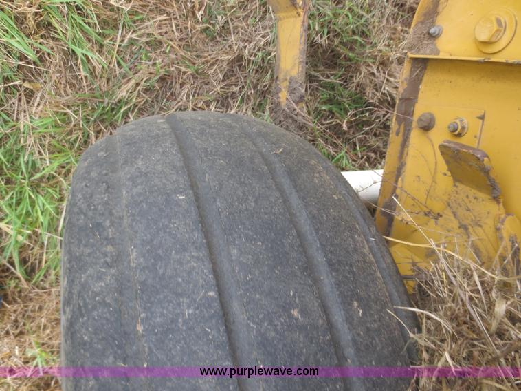 image for item D2196 1997 Vermeer 604K round baler