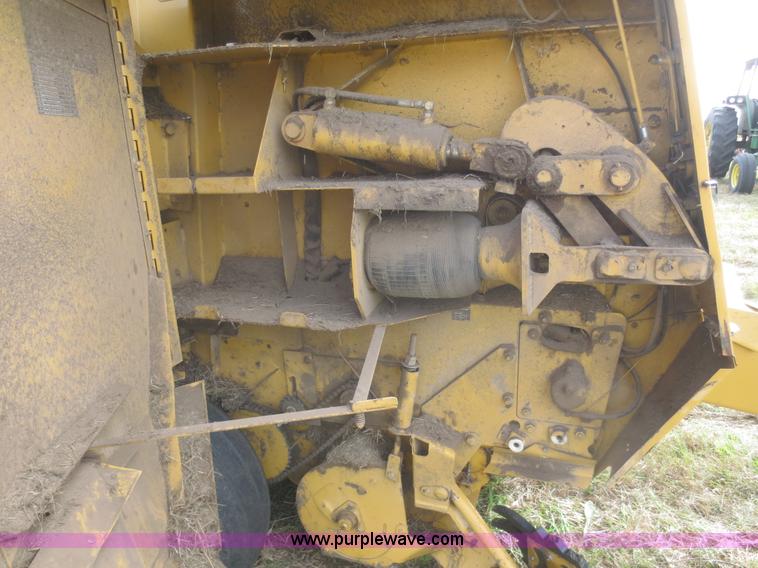 image for item D2196 1997 Vermeer 604K round baler