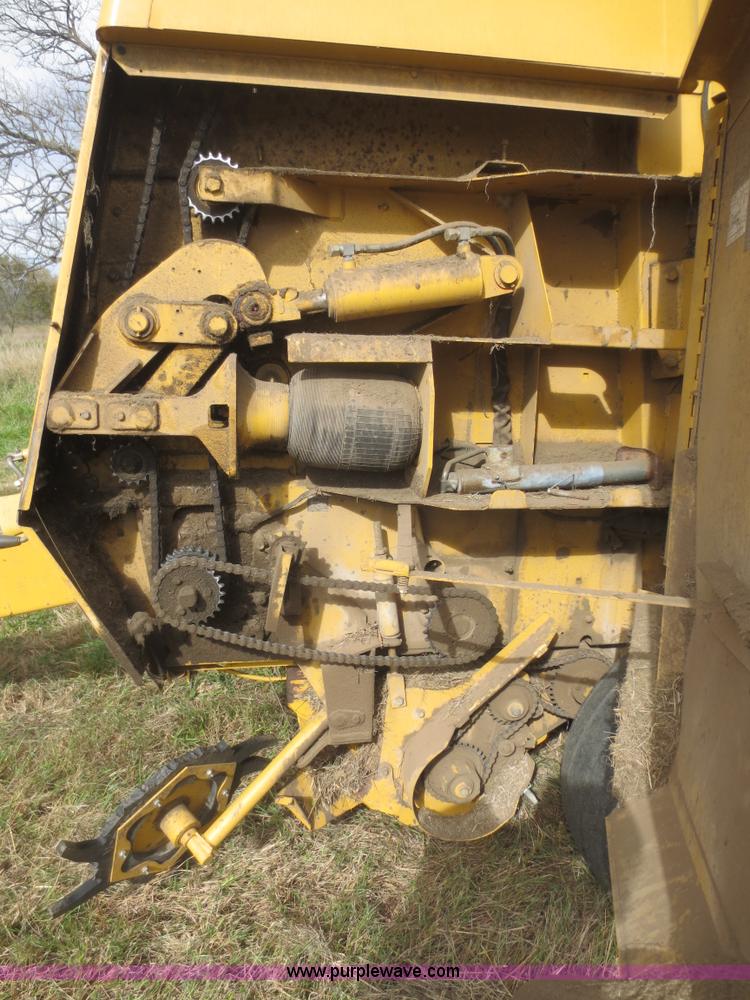 image for item D2196 1997 Vermeer 604K round baler