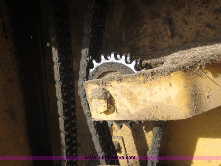 image for item D2196 1997 Vermeer 604K round baler