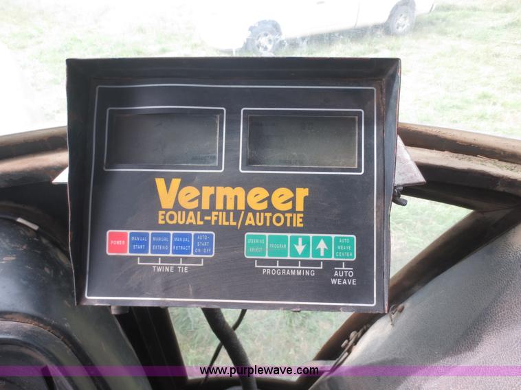 image for item D2196 1997 Vermeer 604K round baler